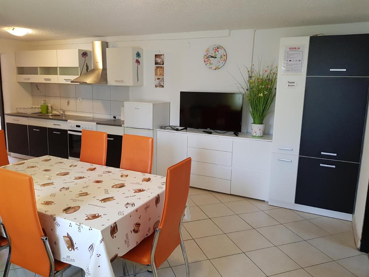 Deni Apartment *
